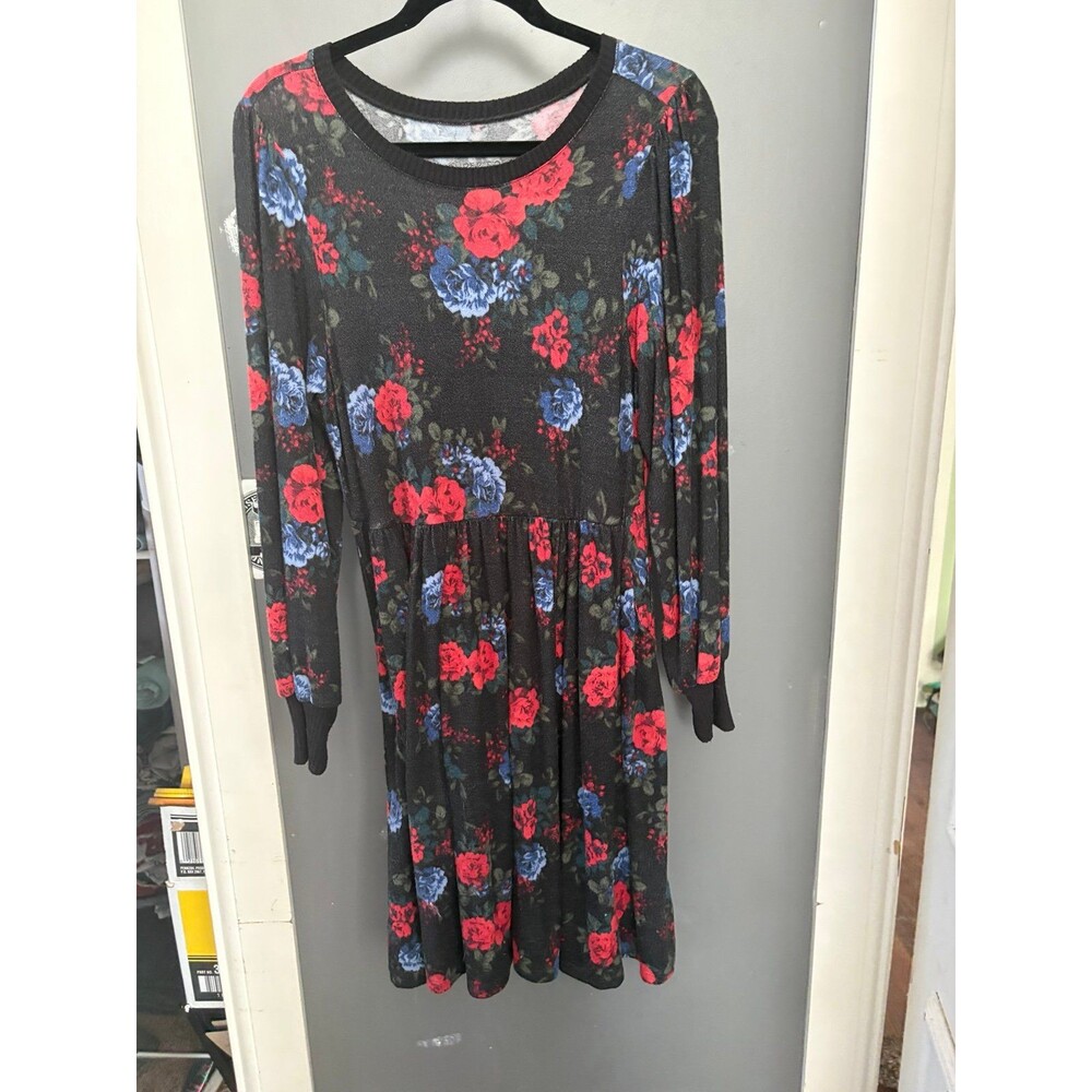 Torrid size 00 medium super soft knit black floral long sleeve dress